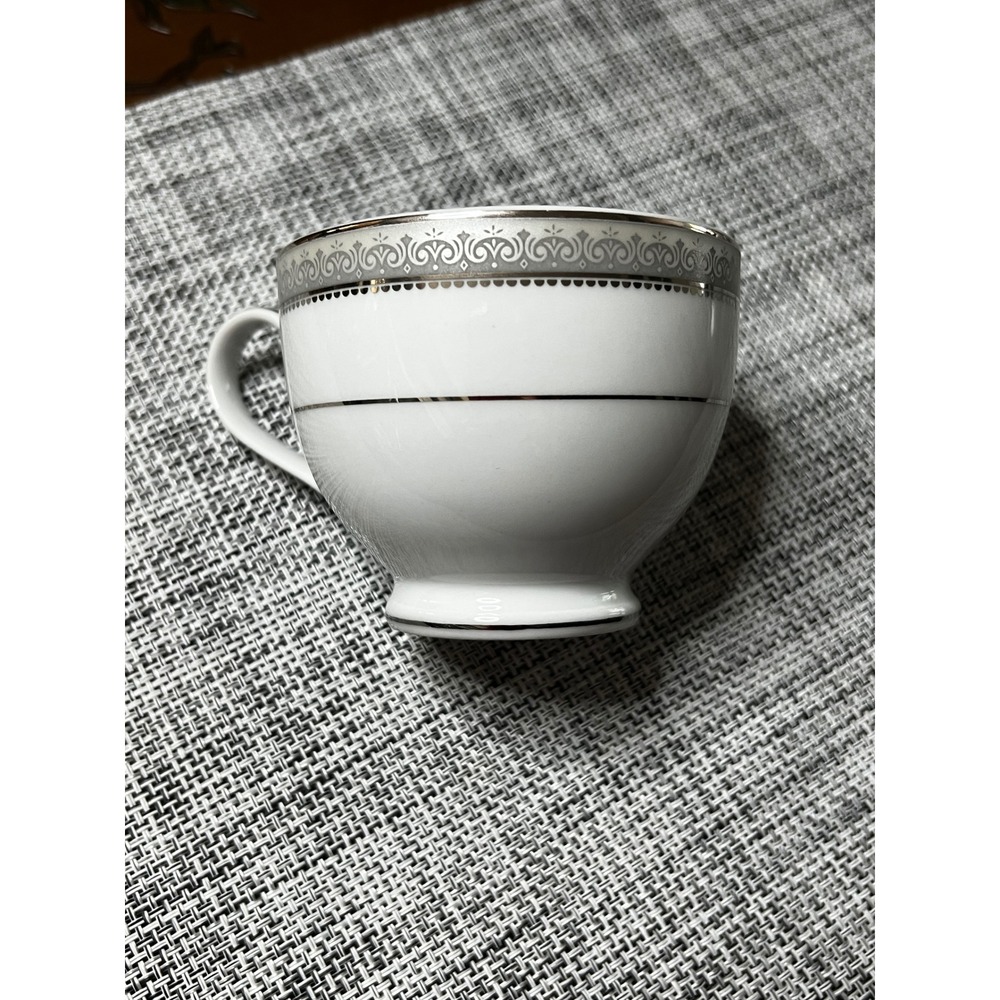 Mikasa Platinum Crown L3428 Fine China Tea Cup and Saucers Set of 8 White Silver
